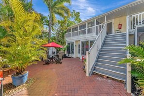 Exterior - Coastal Rental Steps 2 Beach/Bridge/Tropical Crtyd (Bradenton Beach)