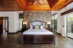 5 slaapkamers, een kluis op de kamer, een strijkplank/strijkijzer