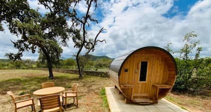 V&R Sky Ranch~Hot Tub~Starry Skies~Dry Sauna~