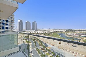 Property grounds - Chic Hotel-Style Studio in Damac Hills (Dubai)