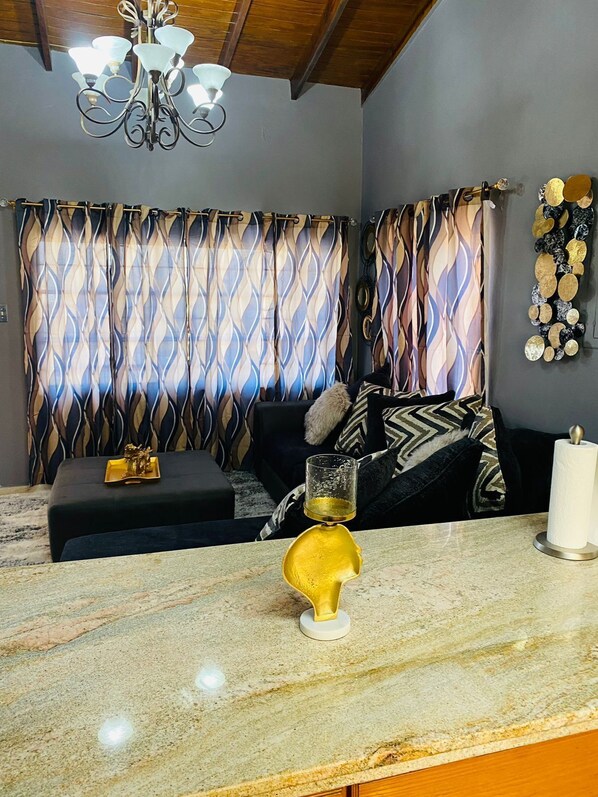 TV connectée de 60 pouces avec chaînes par câble, télévision