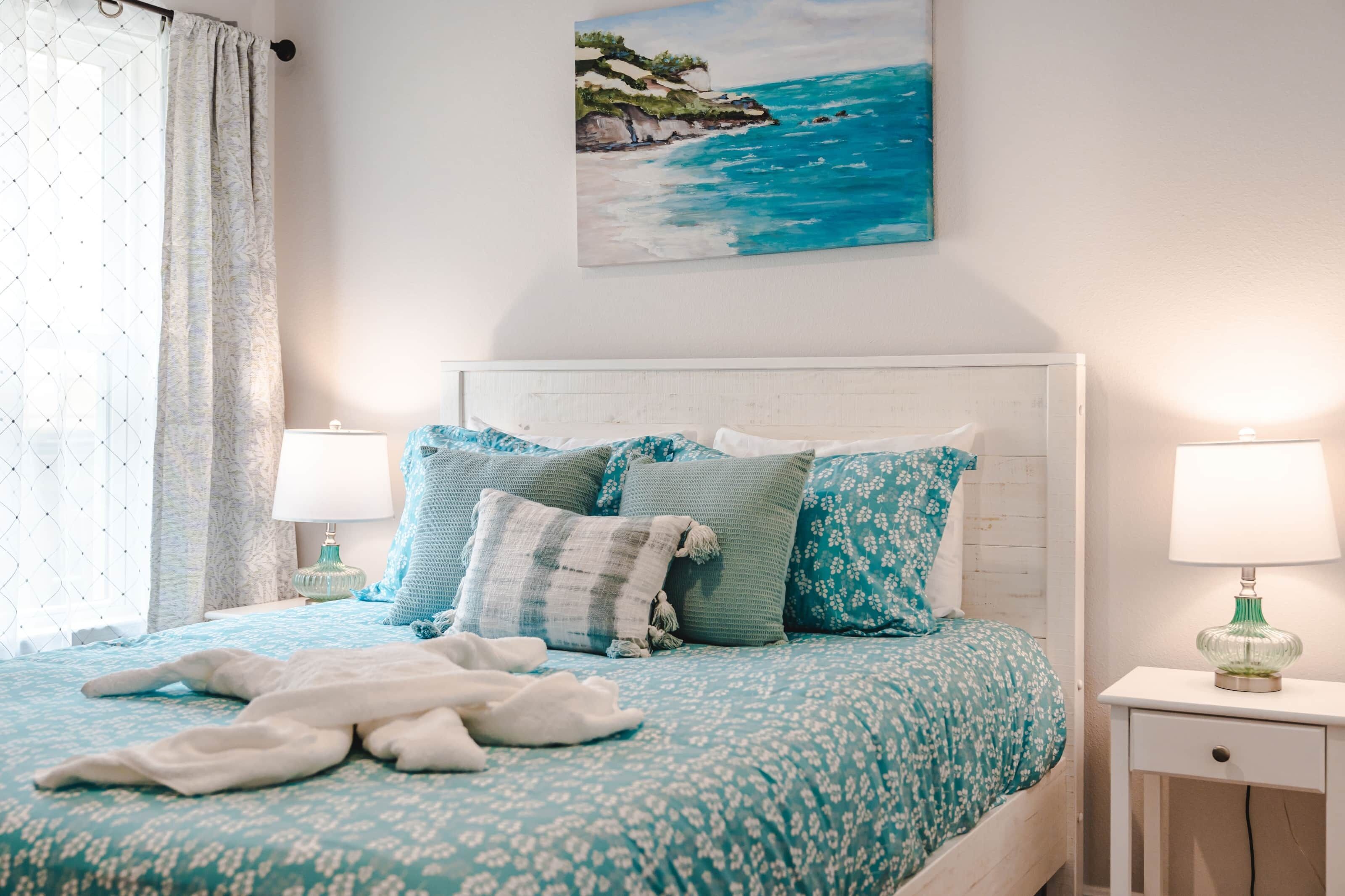 🌴Walk2Beach Getaway🌊Heated Pool🌞 Grill, Walk to Beach 6 mins