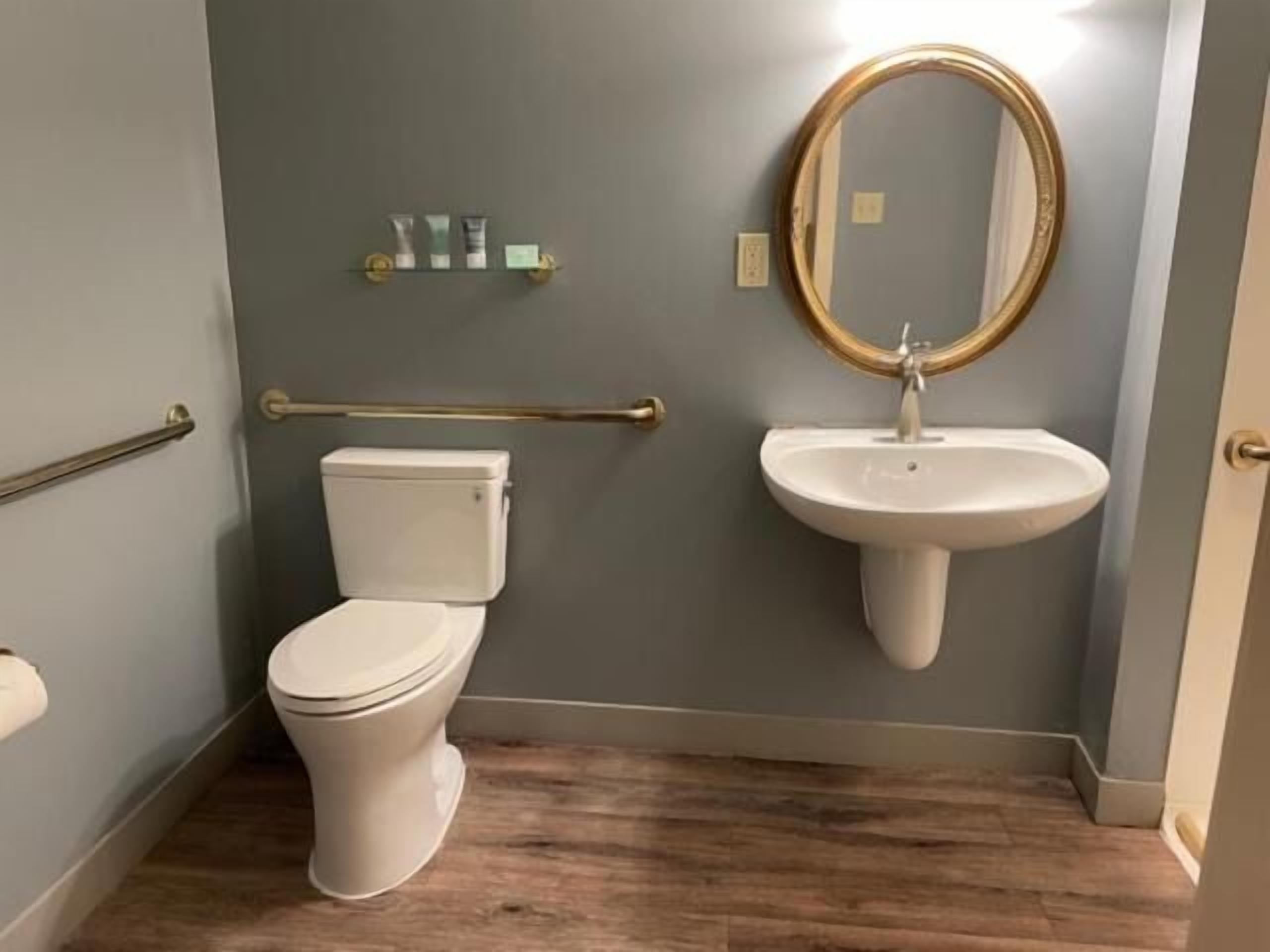 Located in the Heart of Downtown Newport! Near The Elms Mansion, FREE Parking!