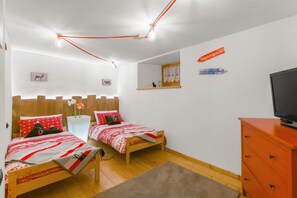 2 Schlafzimmer, Schreibtisch, Bettwäsche