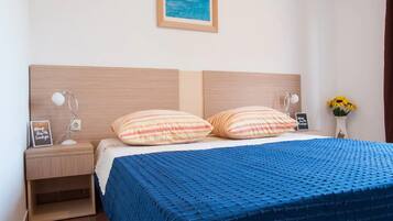 1 habitación, tabla de planchar con plancha, wifi y ropa de cama