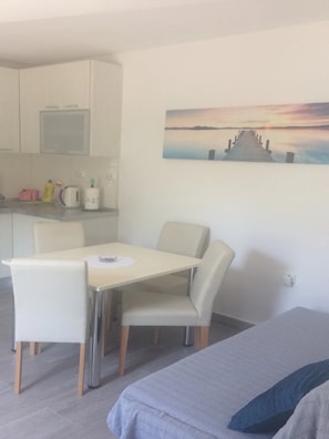 Dining - Apartments Paula - One Bedroom Apartment with Terrace 3 (Jezera)