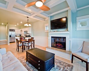 TV, videogiochi, tavolo da calcetto, tavolo da ping pong