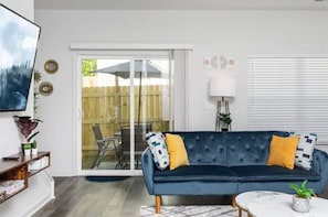 Smart TV, foosball, table tennis - Fresh & Comfy Near Uptown w/HotTub & Private Yard (Charlotte)