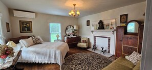 4 bedrooms, desk, iron/ironing board, travel cot