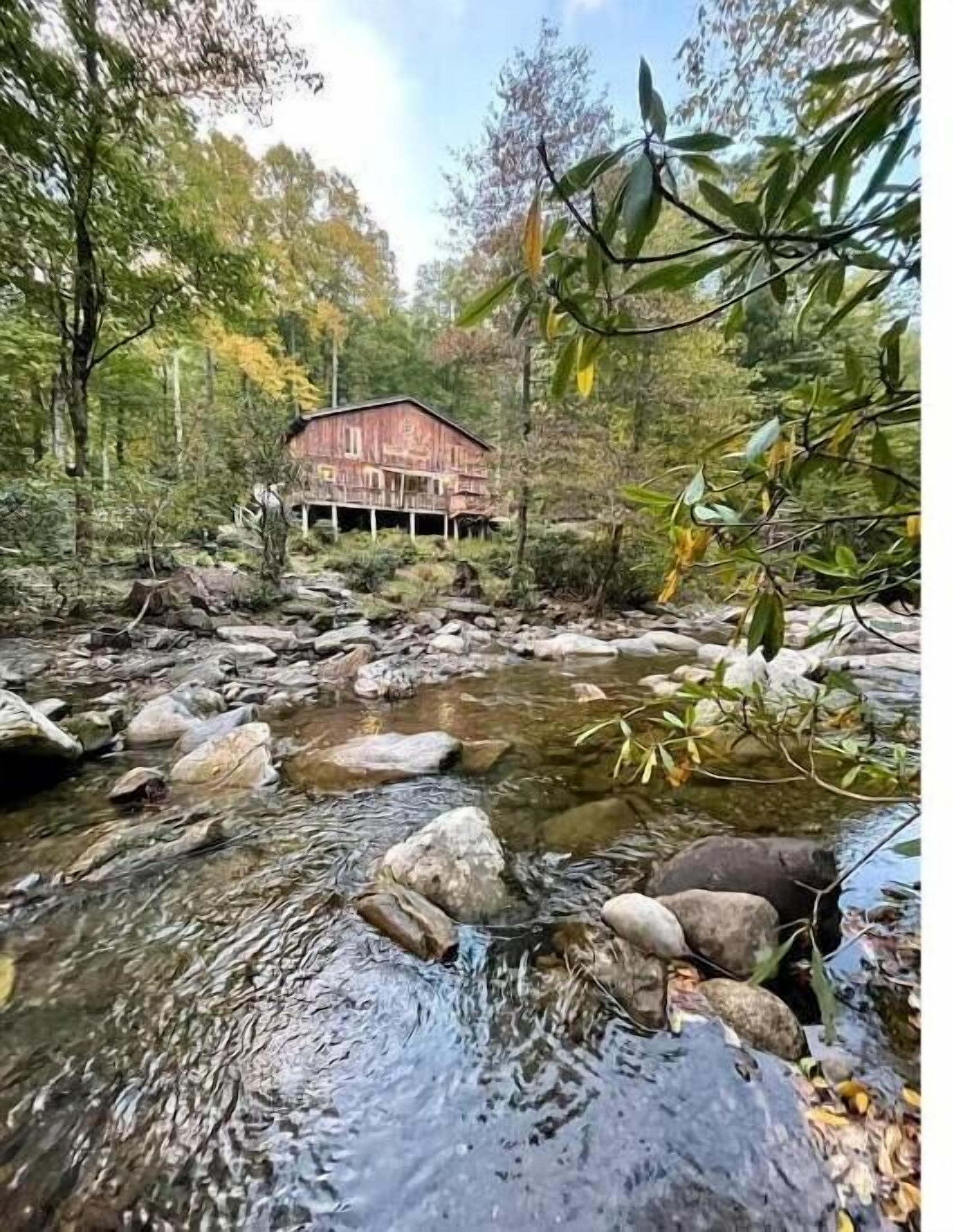 Cedar Lodge on Rock Creek!