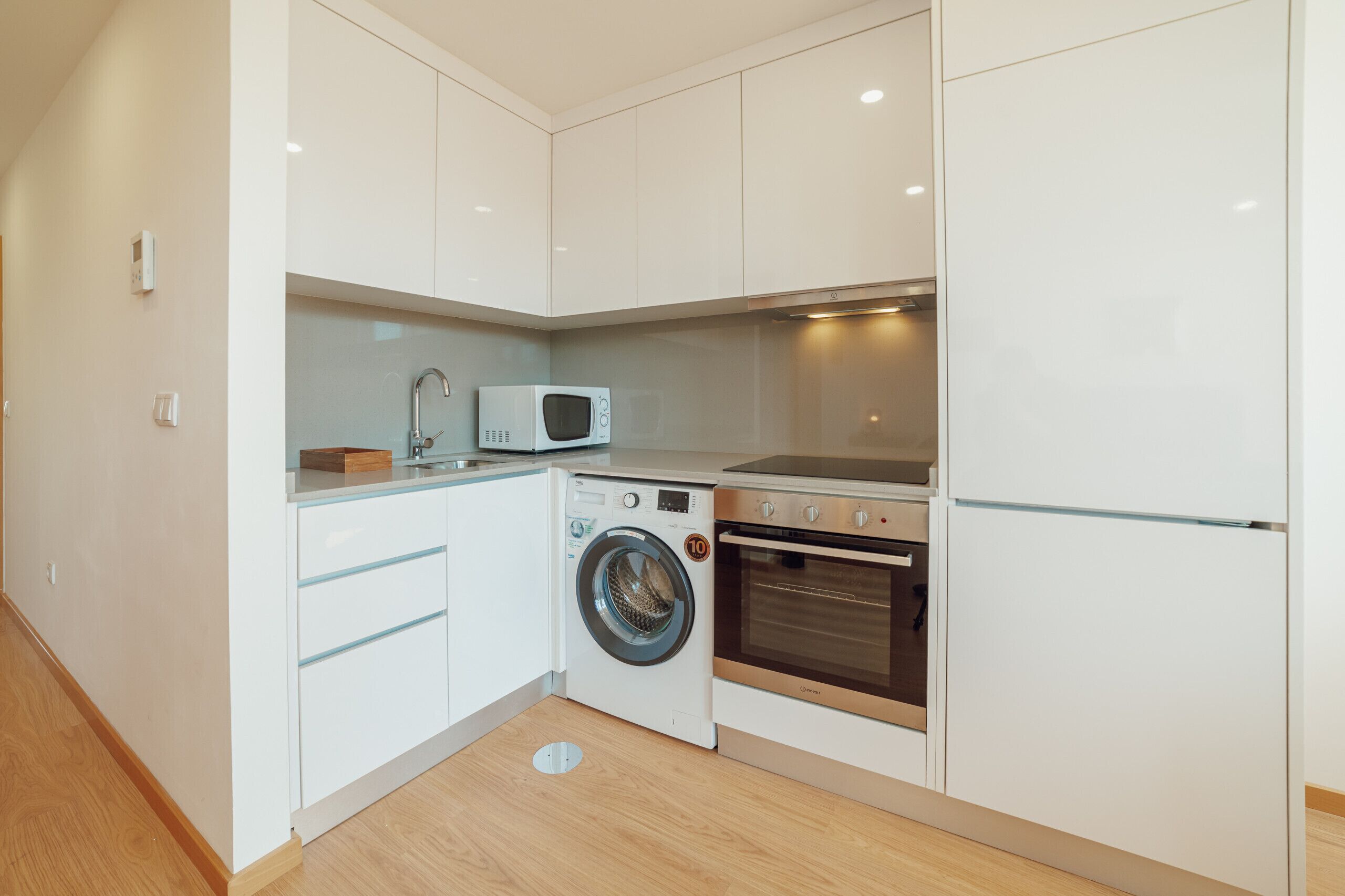 Réfrigérateur, micro-ondes, four, cafetière/bouilloire