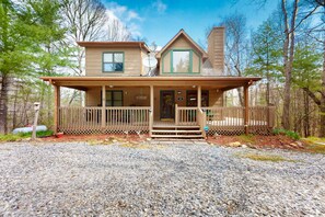 Exterior - Quiet, dog-friendly cabin with fireplace, game room, mountain view & EV charger (Blairsville)