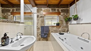 Shower, jetted bath, hair dryer