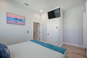 3 bedrooms, iron/ironing board, travel crib, free WiFi