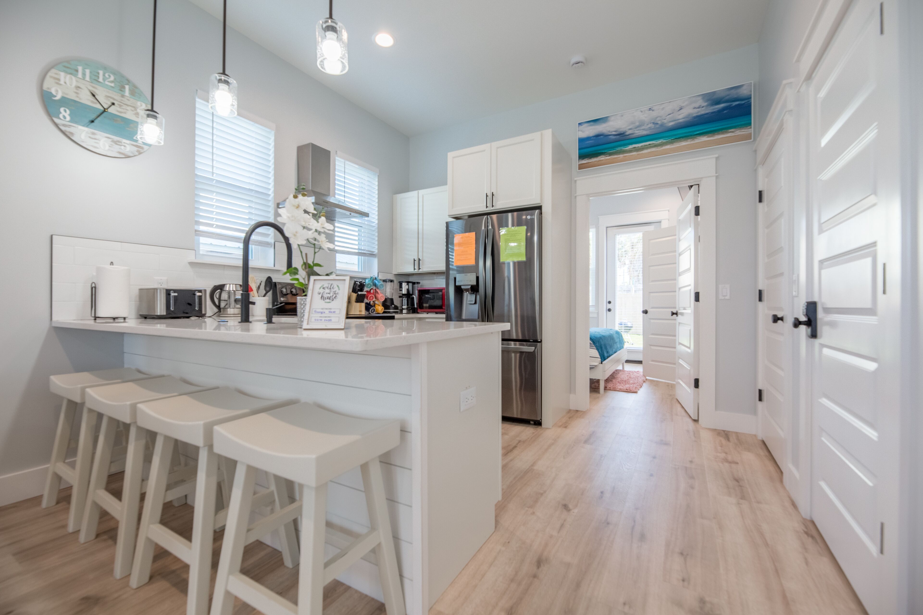 Kylskåp, mikrovågsugn, ugn och spishäll