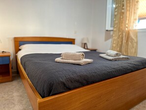 2 bedrooms, iron/ironing board, free WiFi, bed sheets