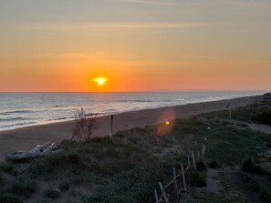Am Strand, Liegestühle, Strandtücher