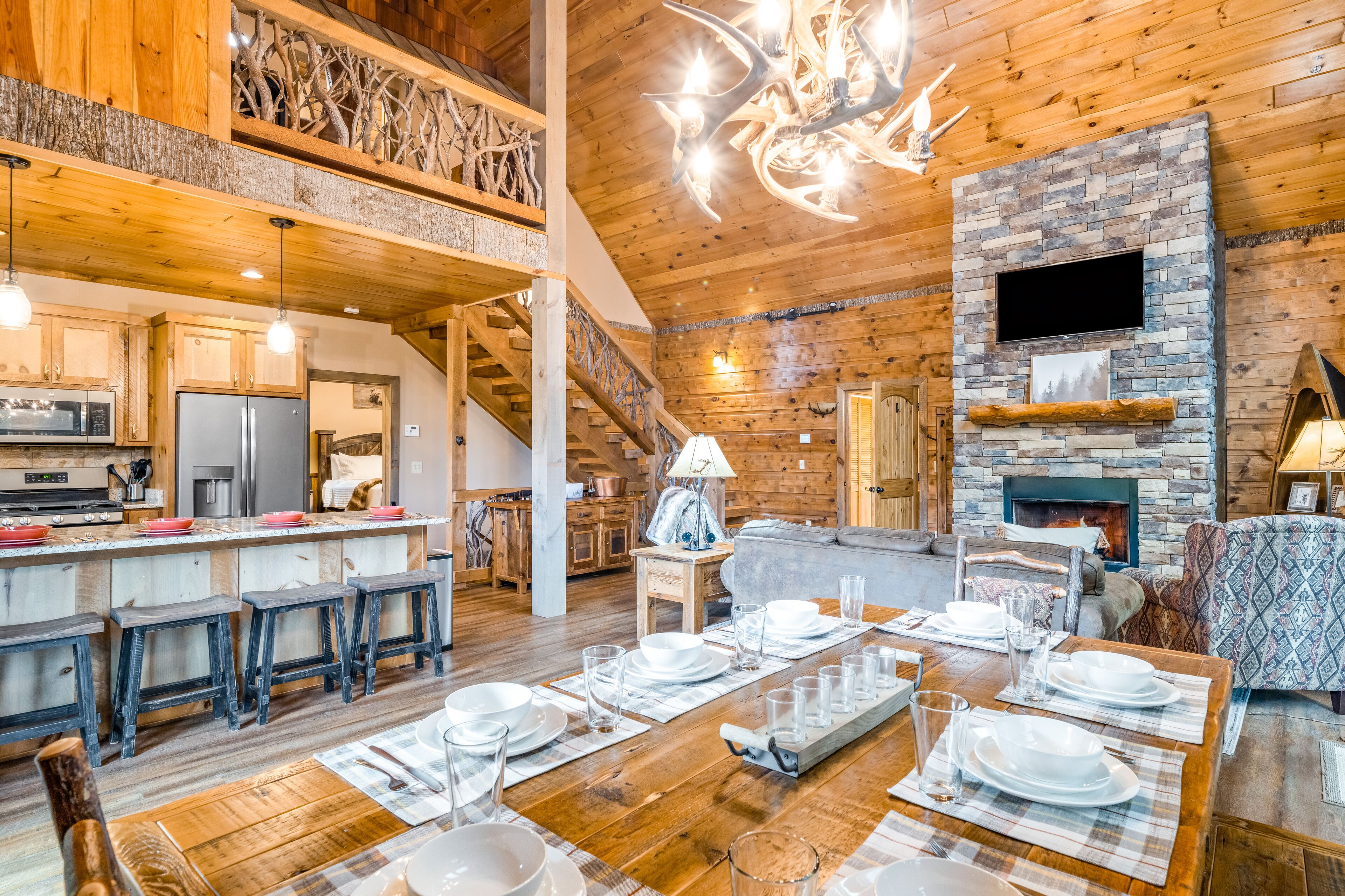 Enchanting mountain view cabin with fireplace, W/D, game room, deck, & grill