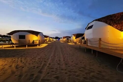 Leyou Self-driving Desert Camping Base