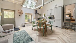 Unclassified image, 4 of 38, button - Romantic Riverside Cottage by the beach with Hot Tub, Sauna & Log Burner - Former Art Studio of Samu (Lamorna)