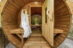 Sauna - Romantic Riverside Cottage by the beach with Hot Tub, Sauna & Log Burner - Former Art Studio of Samu (Lamorna)