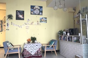Interior - Fenghuang Snail Inn (Fenghuang County)