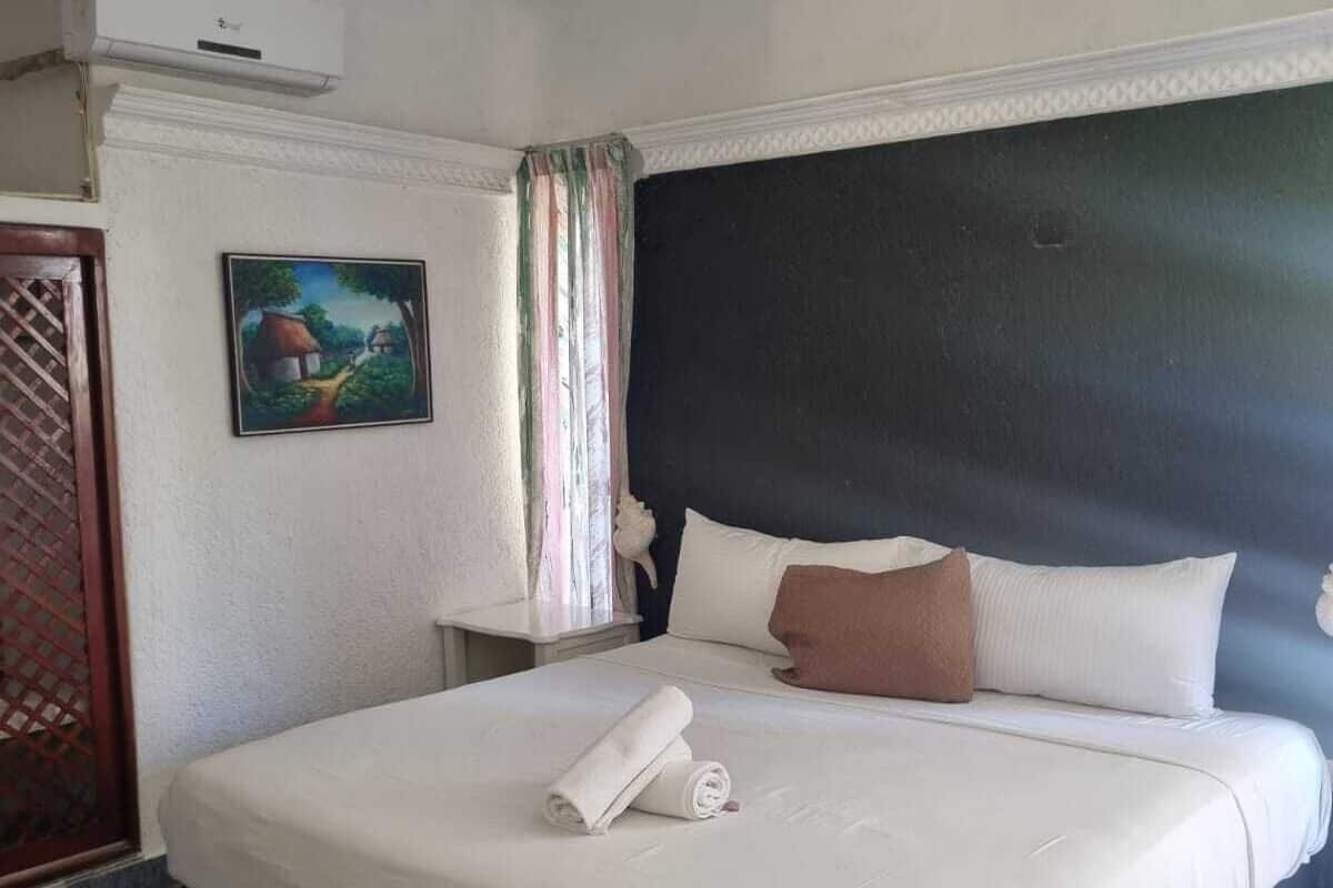 Master Suite | In-room safe, individually furnished, bed sheets