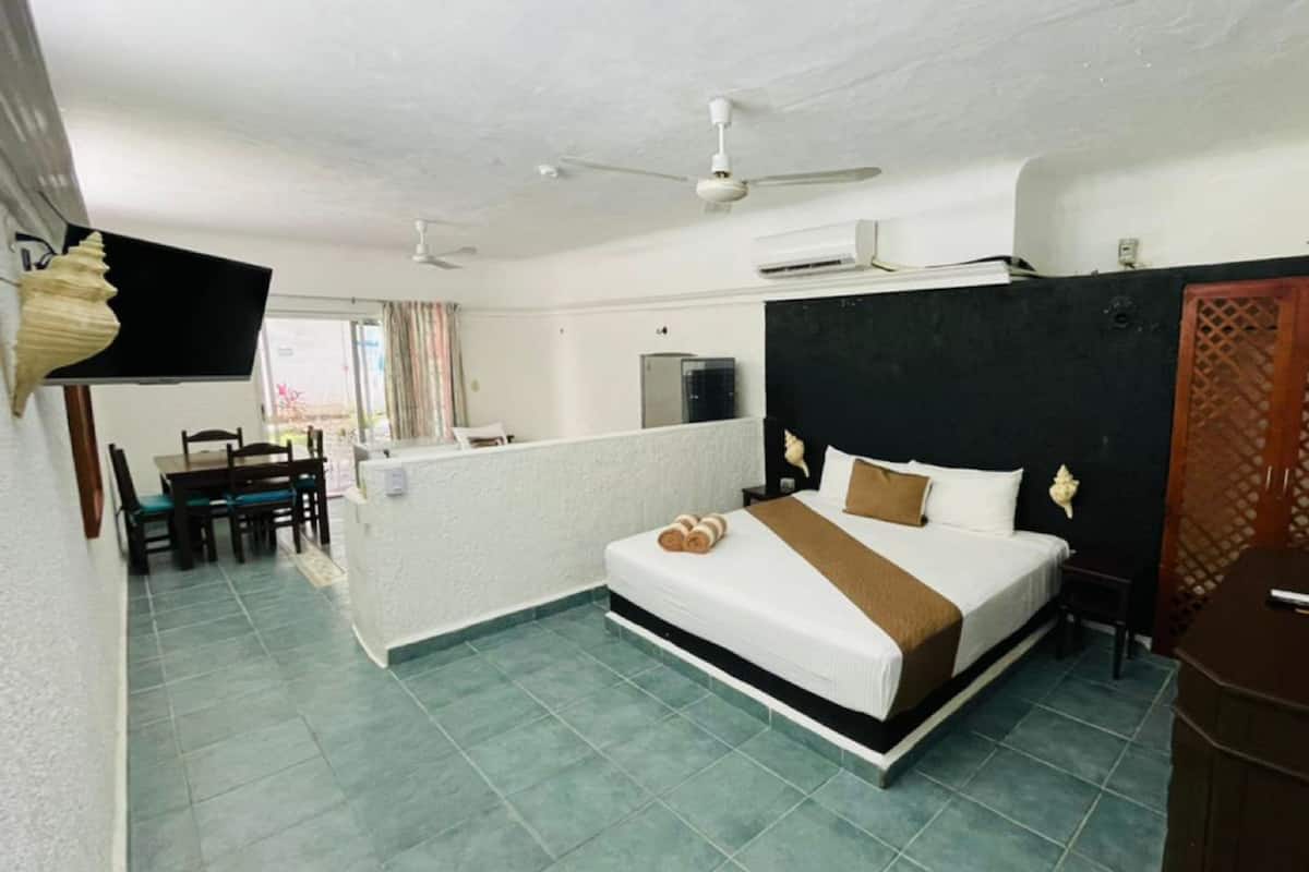 Suite estudio junior | 1 habitación, caja de seguridad en la habitación y muebles diferentes