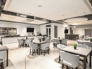 Gratis frukost med lokala rätter varje dag