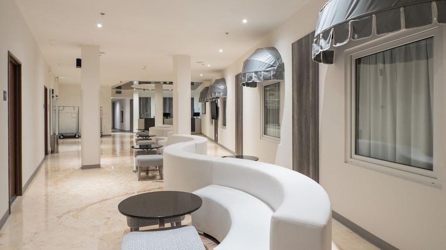 Hotel Mesaluna Short & Long Stay