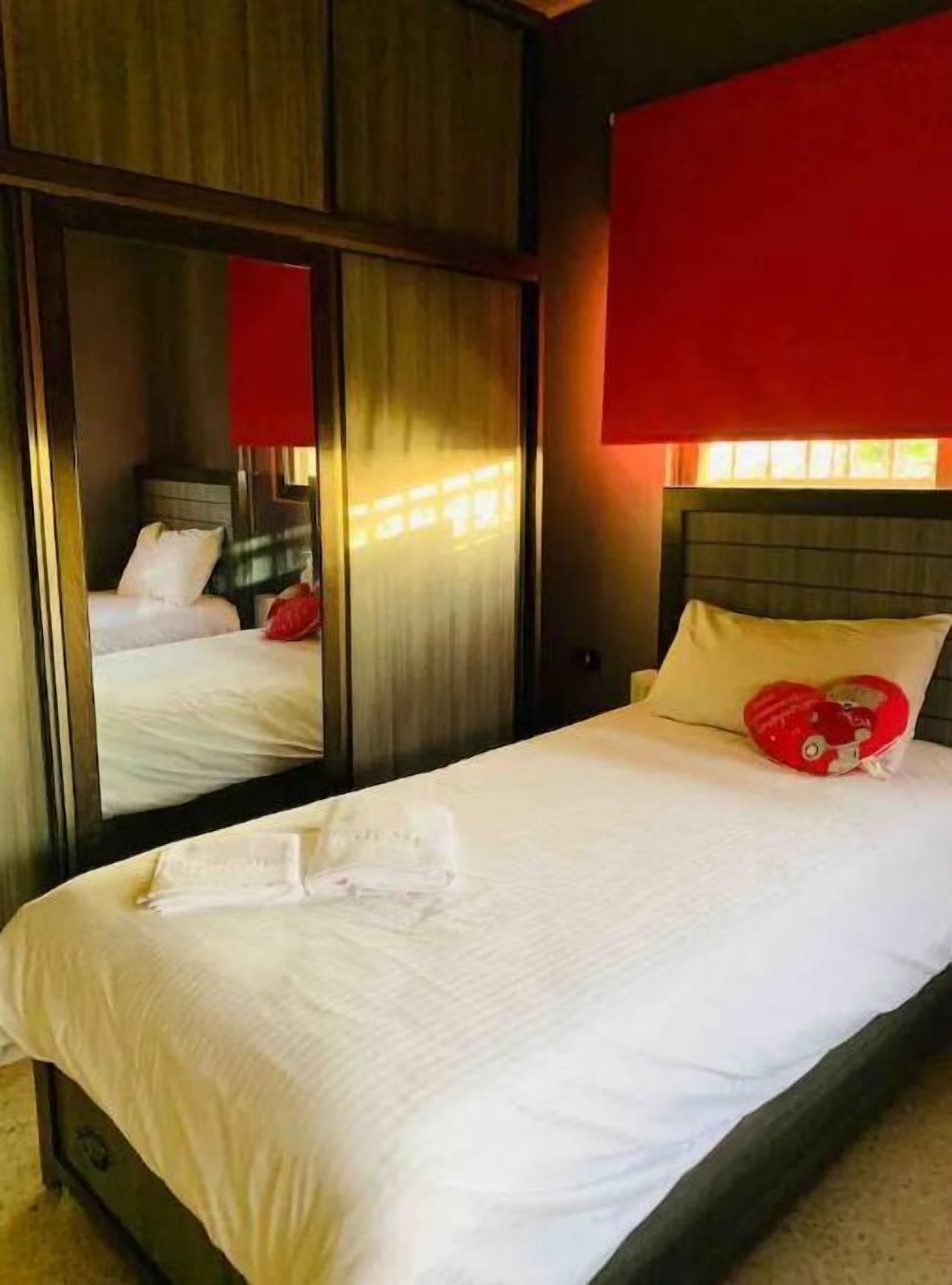 2 bedrooms, WiFi, bed sheets