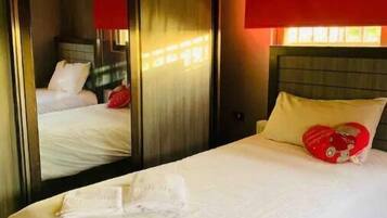 2 bedrooms, WiFi, bed sheets