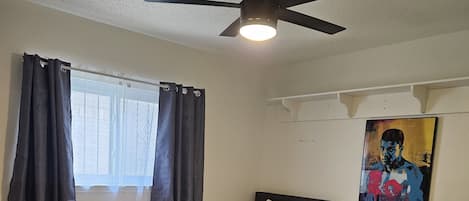 3 bedrooms, desk, iron/ironing board, WiFi (free)