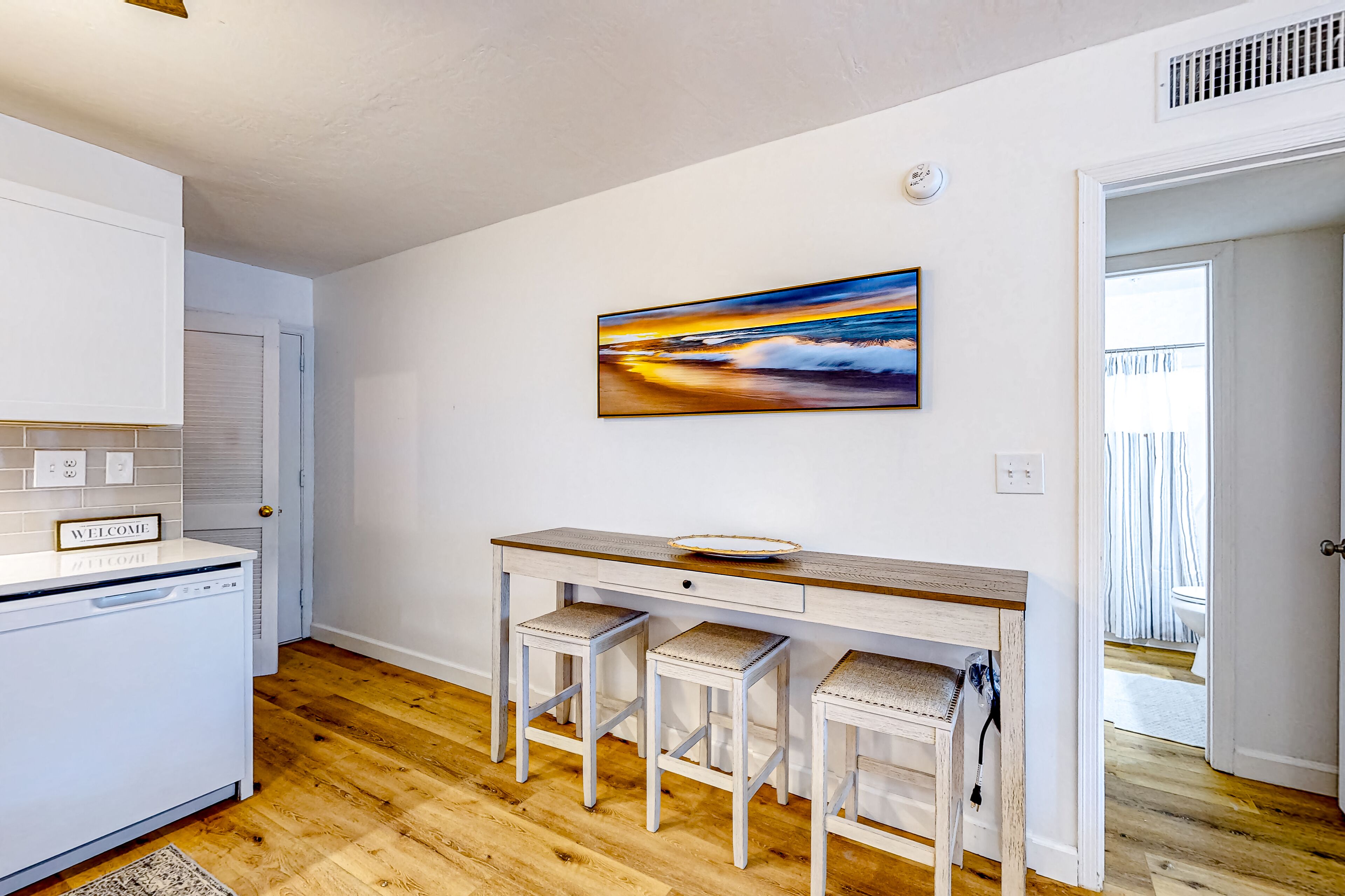 Vibrant condo with tennis courts, pool, W/D, gas grill, balcony, & playground