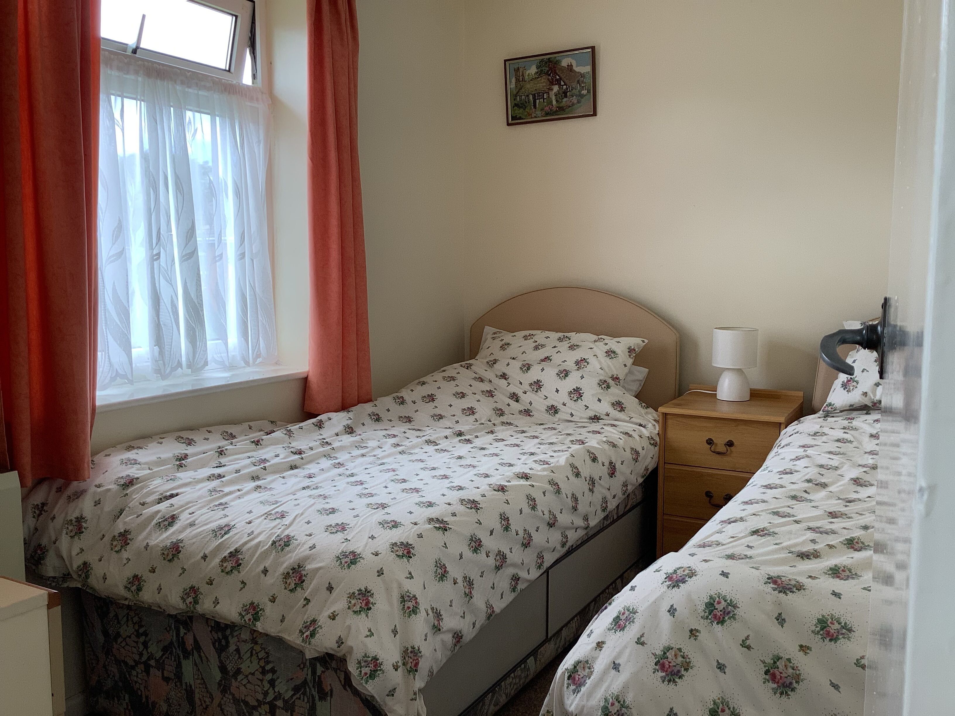 2 chambres, fer et planche à repasser, Wi-Fi gratuit, draps fournis