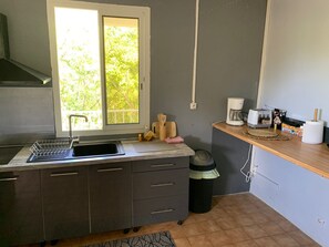 Batterie de cuisine, vaisselle et ustensiles