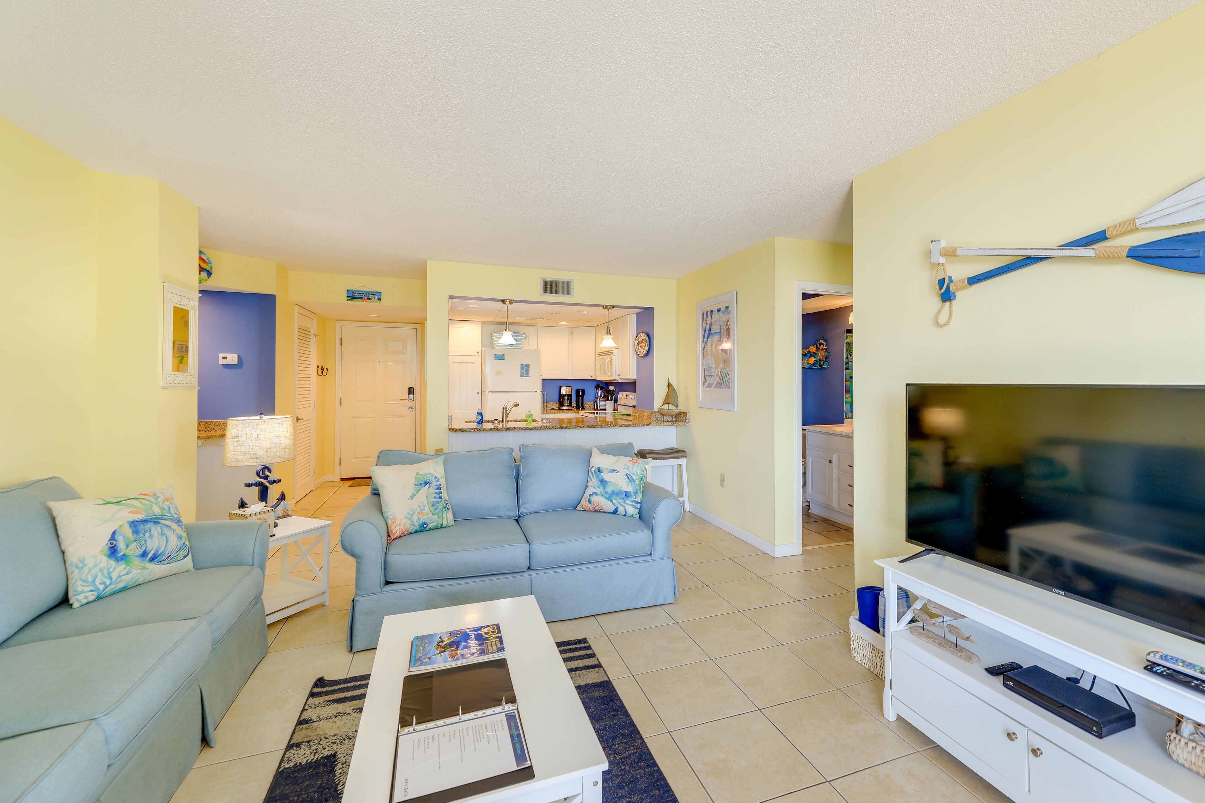 North Carolina Escape w/ Balcony & Pool Access!