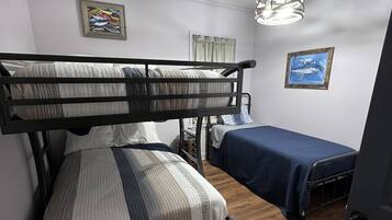 4 quartos, Wi-Fi de cortesia, roupa de cama