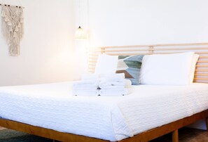 1 bedroom, desk, iron/ironing board, travel crib - Walk to Beach, Full Kitchen, Cozy Surf Studio (Carolina Beach)