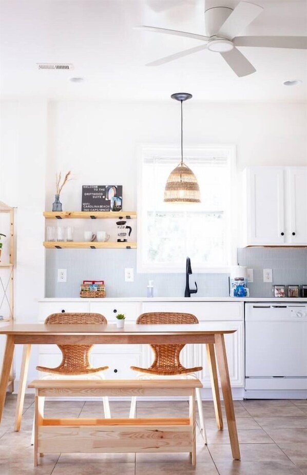 Dining - Walk to Beach, Full Kitchen, Cozy Surf Studio (Carolina Beach)