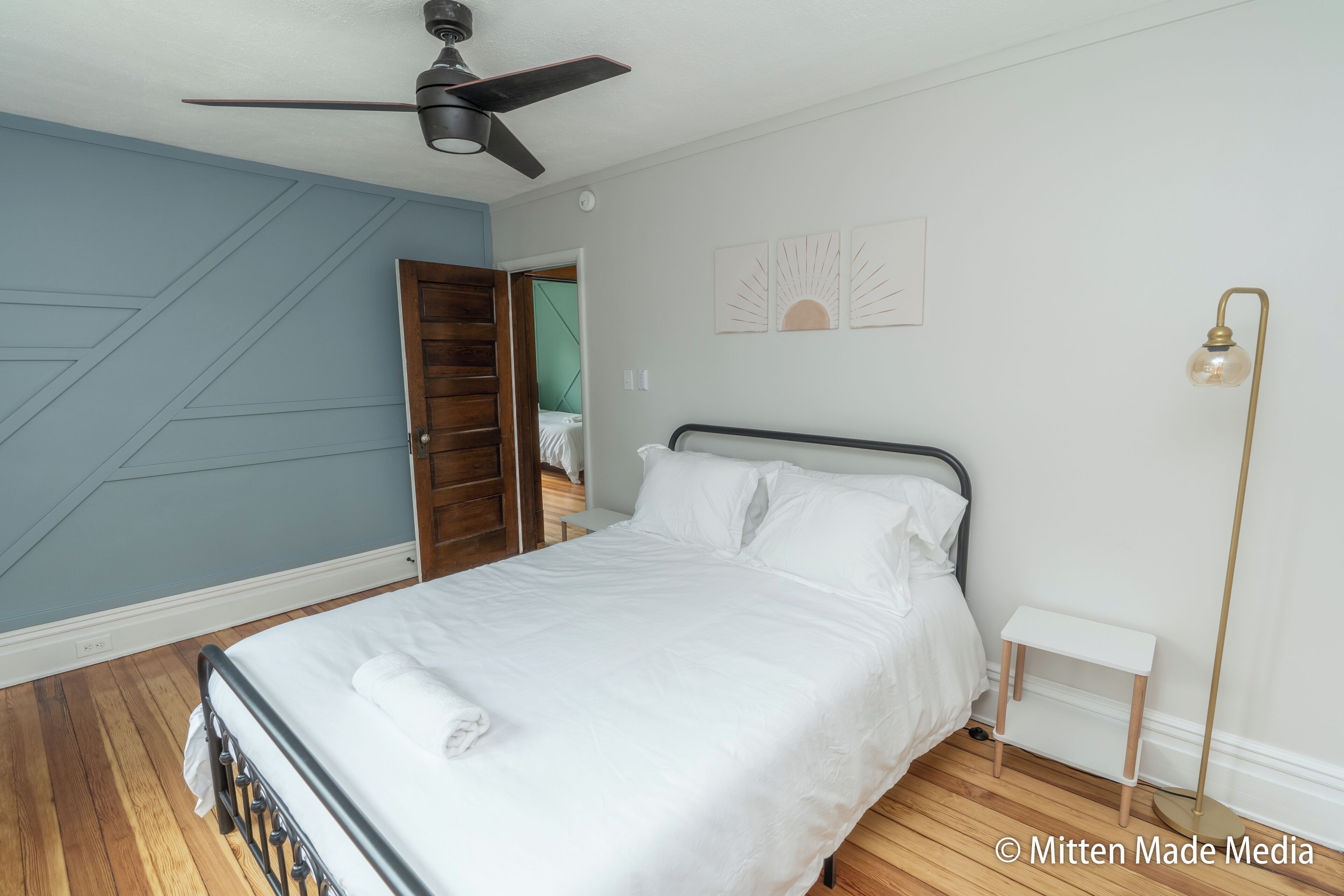 4 habitaciones, tabla de planchar con plancha, wifi y ropa de cama 