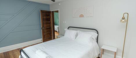 4 habitaciones, tabla de planchar con plancha, wifi y ropa de cama