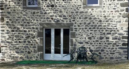 Petite Maison Moderne à la Campagne