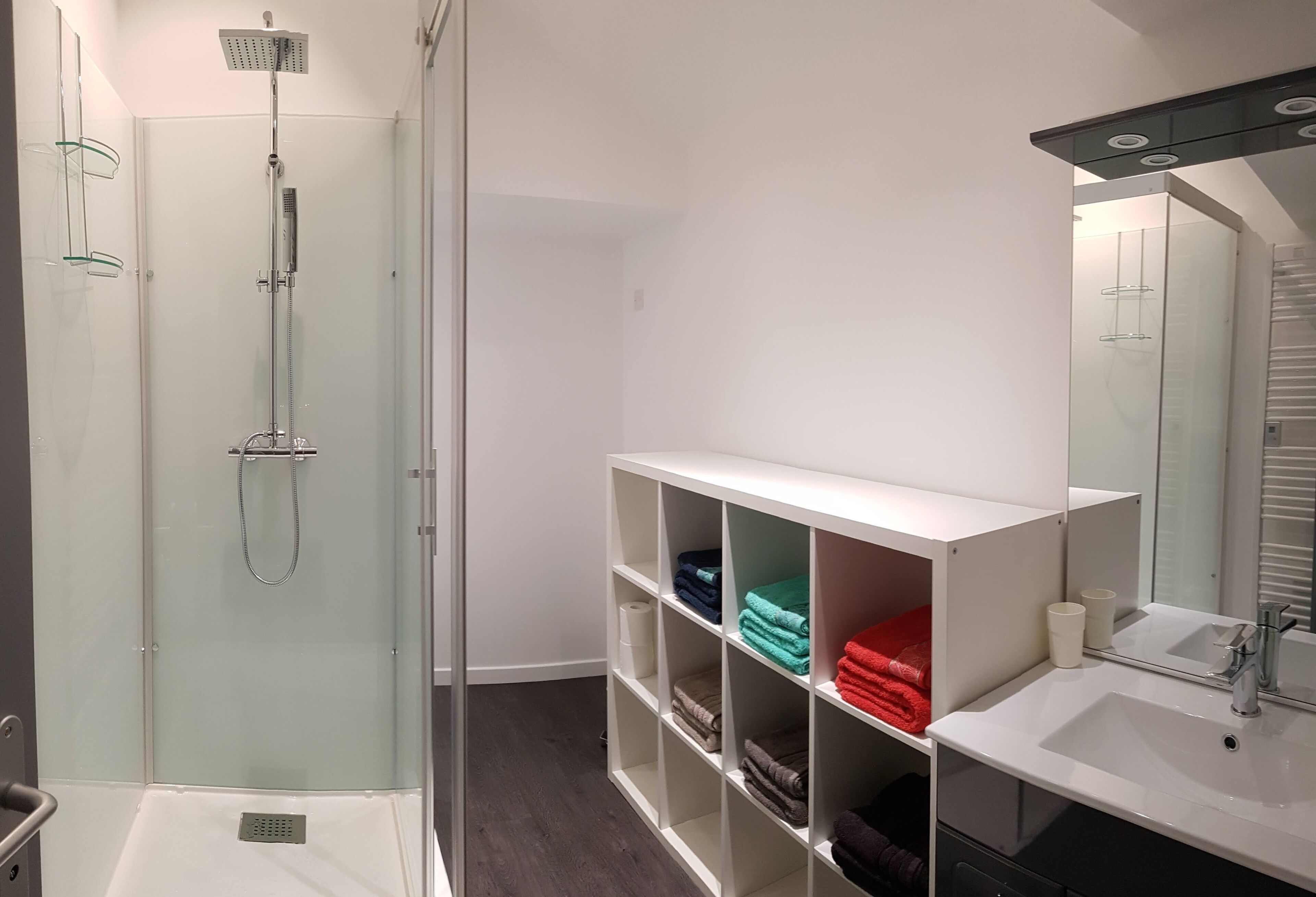 Petite Maison Moderne à la Campagne