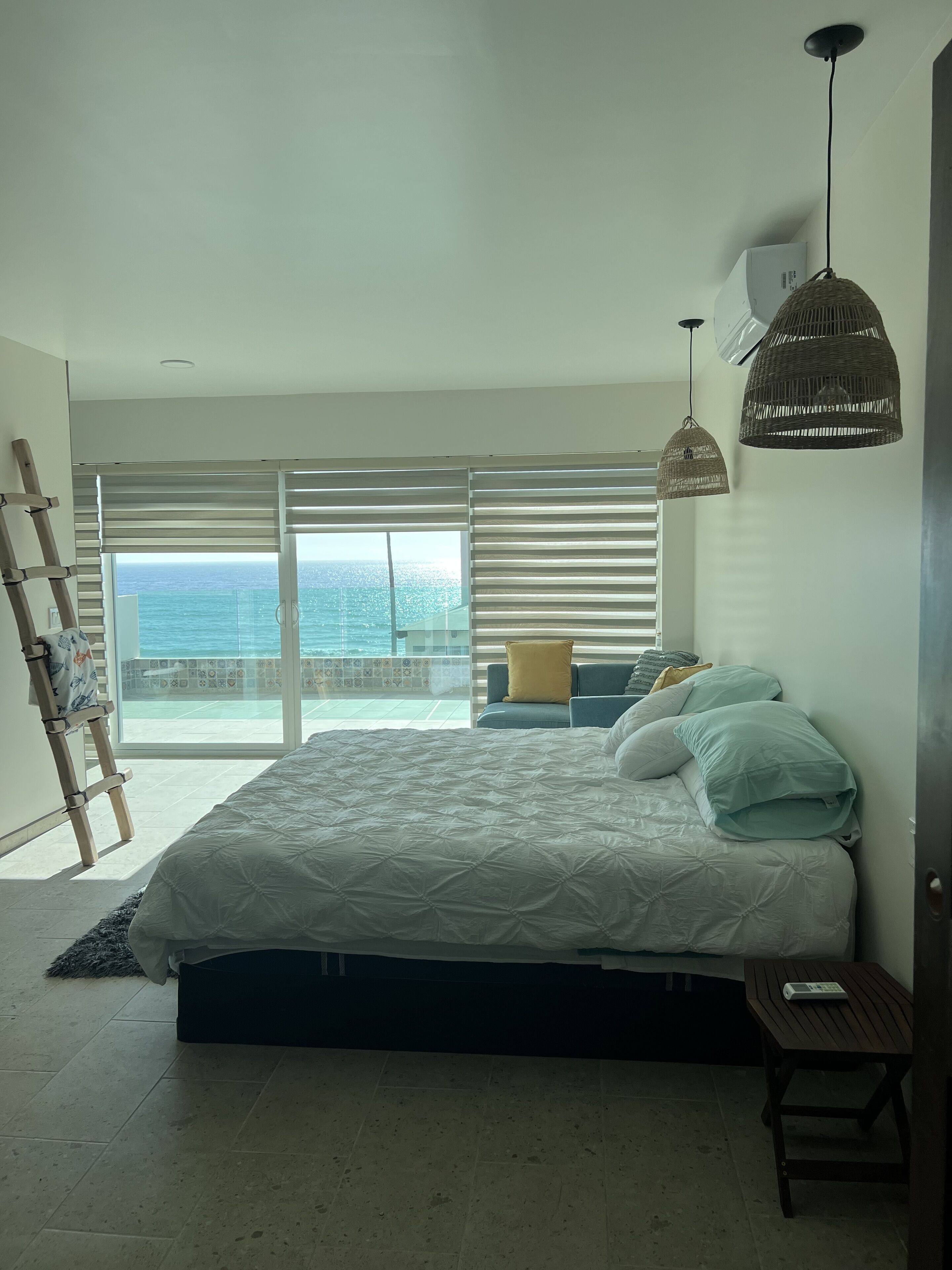 EXPECTACULAR SUNSETS AND BEAUTIFUL HEDDEN , SANDY  BEACH !!