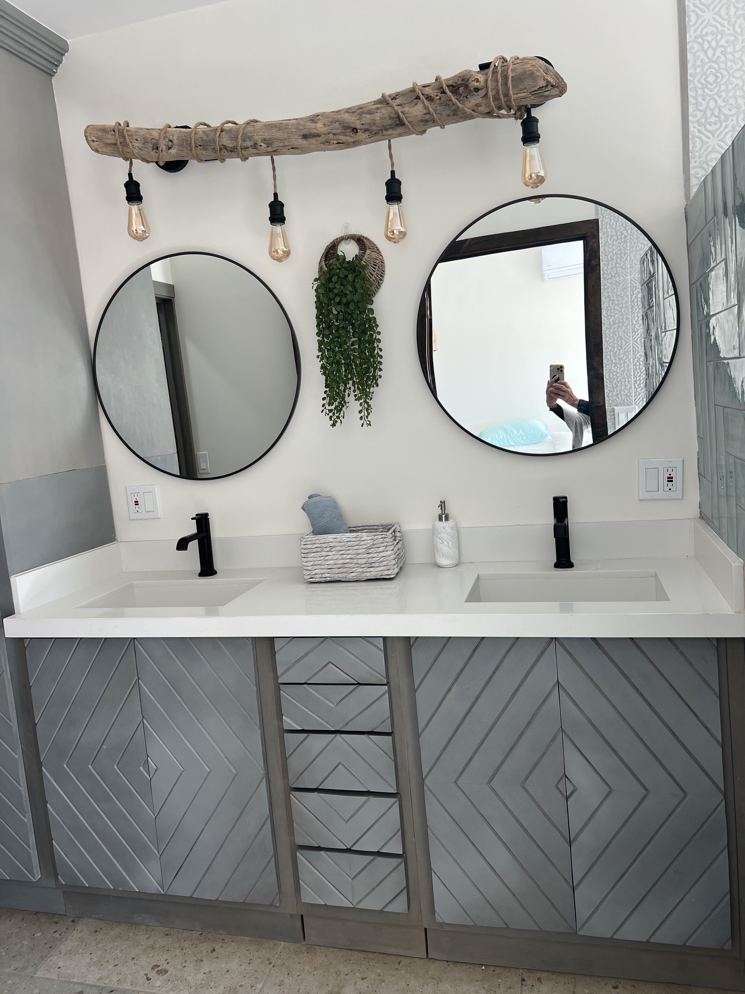 EXPECTACULAR SUNSETS AND BEAUTIFUL HEDDEN , SANDY  BEACH !!