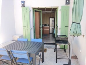 تناول الطعام بالخارج