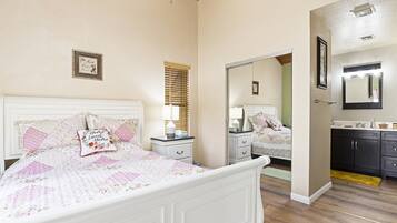 2 bedrooms, iron/ironing board, travel cot, free WiFi