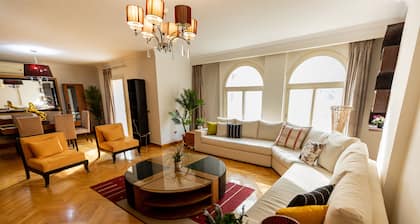 Oak Orchid Opulent 2 BR Apartment with Walk-in Closet