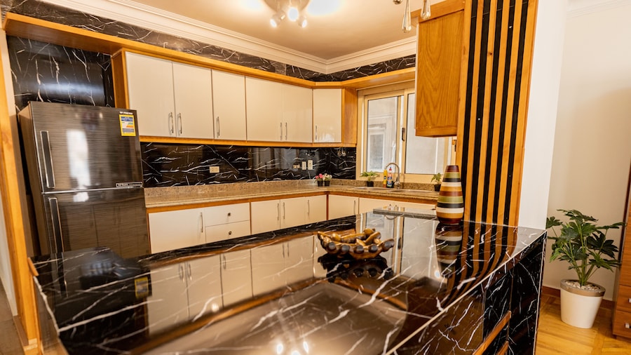 Oak Orchid Opulent 2 BR Apartment with Walk-in Closet